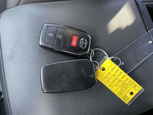 Used 2025 Toyota Tacoma SR5 image 31