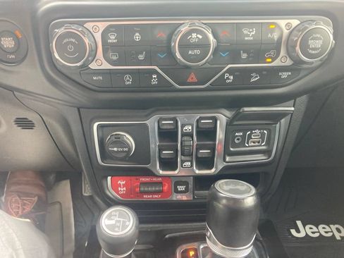 Used 2020 Jeep Wrangler Unlimited Rubicon w/ Dual Top Group AWD/4WD image 37