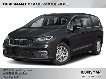 Used 2025 Chrysler Pacifica Select