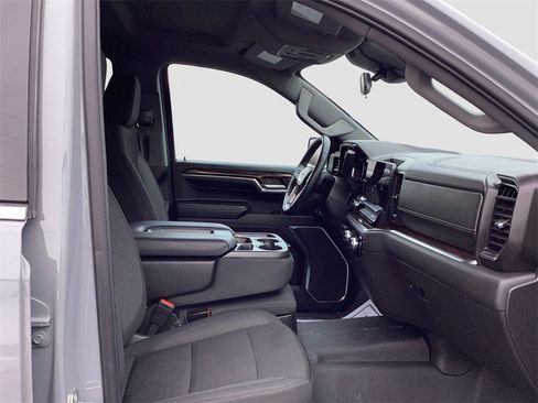 Used 2024 GMC Sierra 1500 SLE w/ Preferred Package image 29
