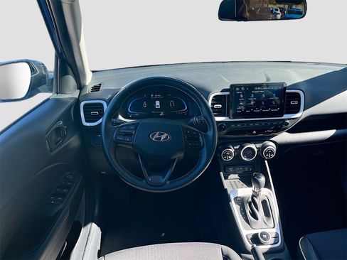 Used 2024 Hyundai Venue Limited image 23