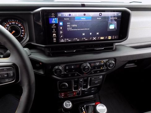 Certified 2024 Jeep Gladiator Sport image 30