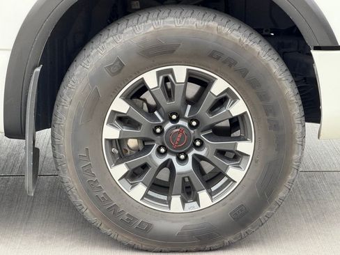 Used 2023 Nissan Titan PRO-4X w/ Pro-4x Convenience Package AWD/4WD image 8