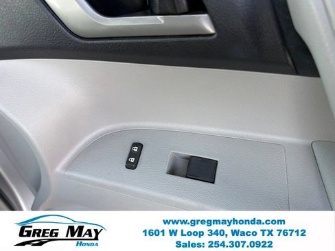 Used 2012 Toyota Highlander FWD w/ Tech Pkg image 32