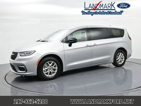 Used 2024 Chrysler Pacifica Touring-L FWD image 1