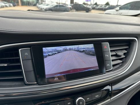 Used 2024 Buick Enclave Essence image 18