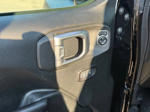 Used 2018 Jeep Wrangler Unlimited Sport S AWD/4WD image 11