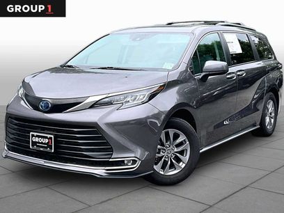 Used 2022 Toyota Sienna XLE
