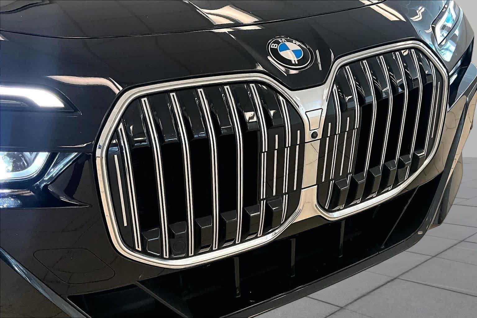Used 2023 BMW 760i xDrive AWD/4WD image 28