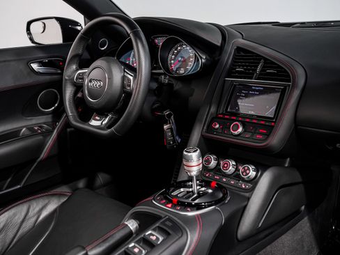 Used 2014 Audi R8 V8 w/ Full Leather Package image 27