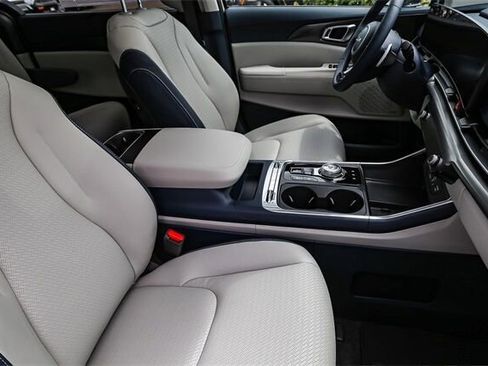 New 2026 Kia Carnival SX Prestige FWD image 11