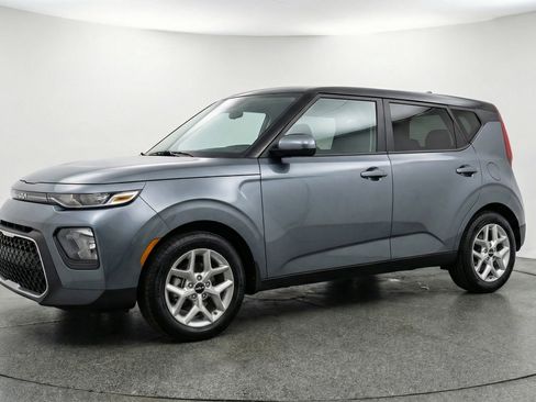 Used 2025 Kia Soul LX w/ LX Technology Package FWD image 3