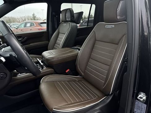 Certified 2025 GMC Yukon XL Denali Ultimate w/ LPO, Floor Liner Package AWD/4WD image 20