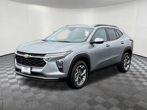 Used 2026 Chevrolet Trax LT w/ Driver Confidence Package FWD image 3