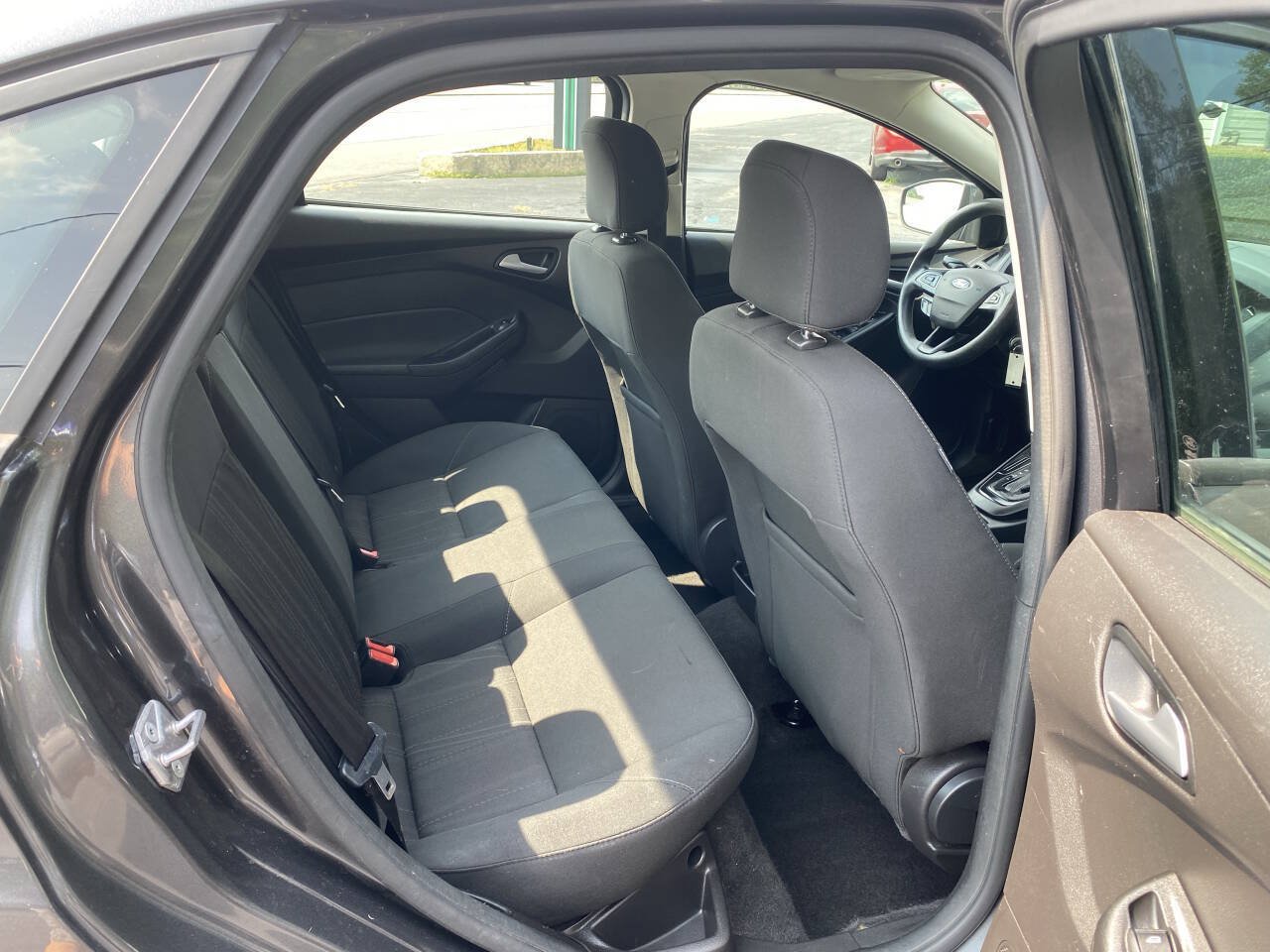 Used 2017 Ford Focus SE FWD image 12