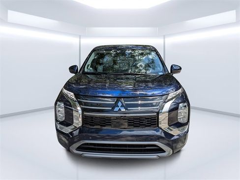 New 2025 Mitsubishi Outlander SE image 8