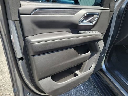 Certified 2023 GMC Yukon SLT w/ SLT Luxury Package AWD/4WD image 27