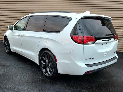 Used 2018 Chrysler Pacifica Limited w/ Advanced Safetytec Group image 3