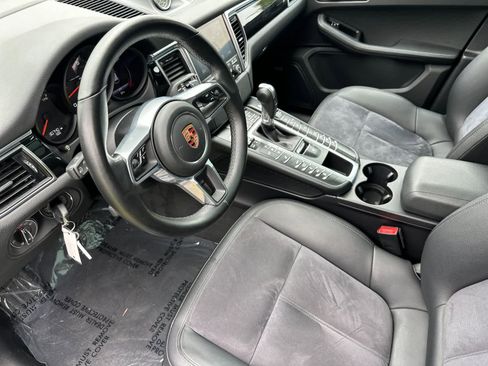 Certified 2018 Porsche Macan Sport Edition AWD/4WD image 4