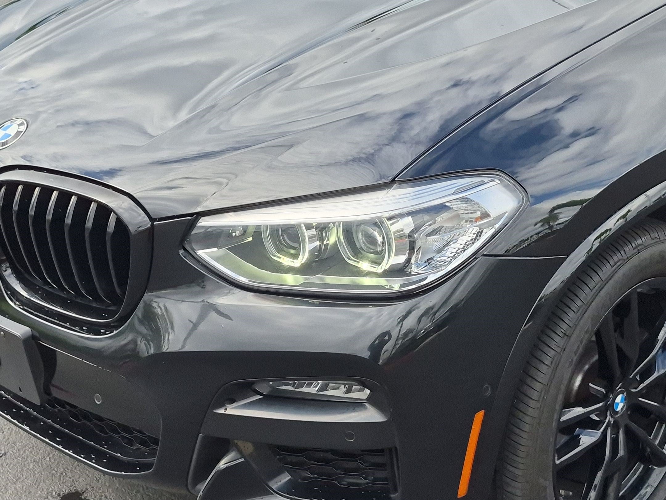 Used 2021 BMW X4 xDrive30i w/ M Sport Package AWD/4WD image 3