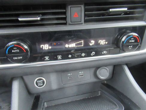 Used 2023 Nissan Rogue SV image 33