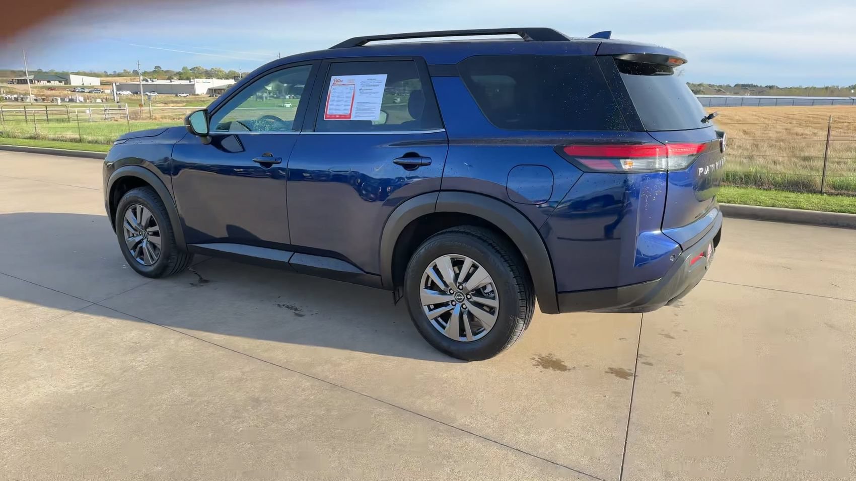 Used 2025 Nissan Pathfinder SV FWD image 5