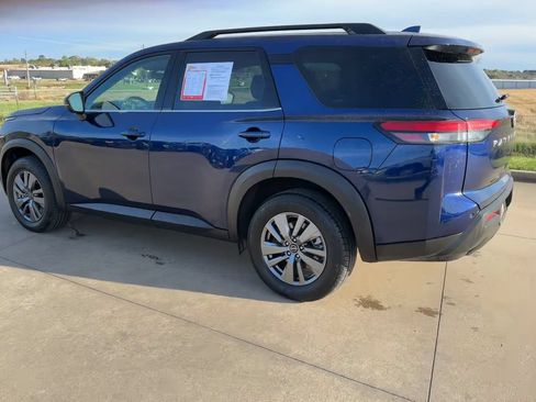 Used 2025 Nissan Pathfinder SV FWD image 5
