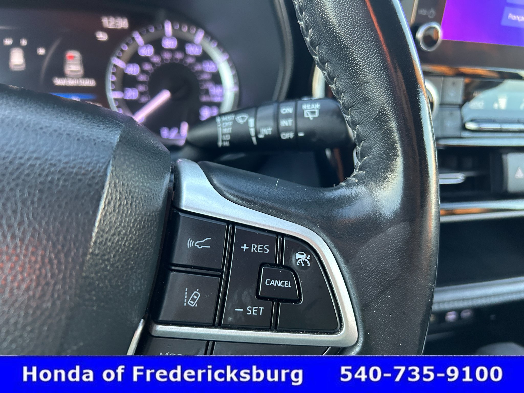 Used 2023 Toyota Highlander LE FWD image 19