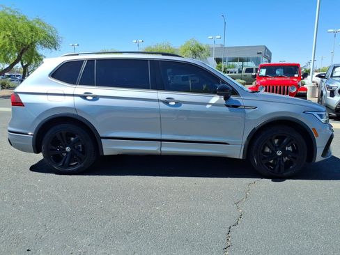 Certified 2024 Volkswagen Tiguan SE R-Line image 8