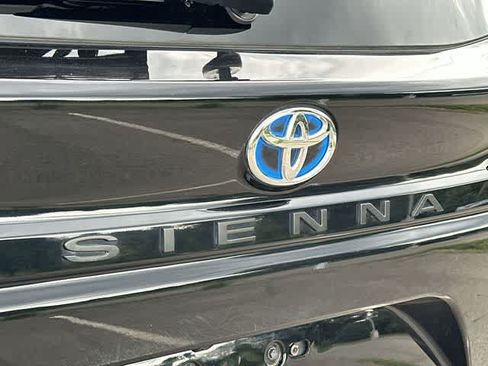 Used 2023 Toyota Sienna LE AWD/4WD image 29