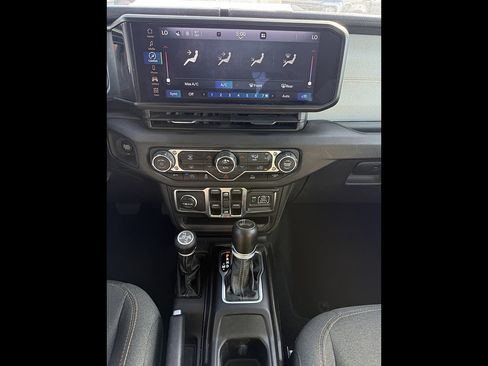Used 2024 Jeep Wrangler Unlimited AWD/4WD image 8