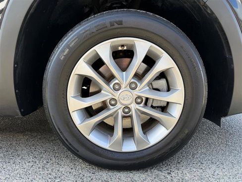 Used 2019 Hyundai Santa Fe SE image 11