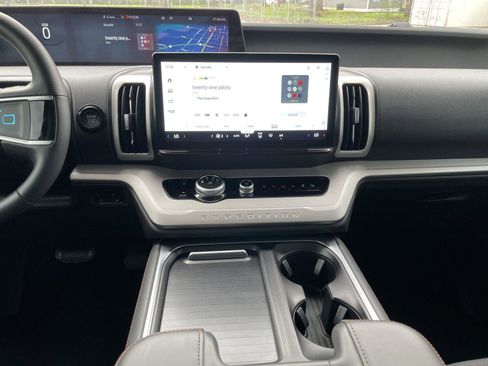 Used 2025 Ford Expedition Active image 19