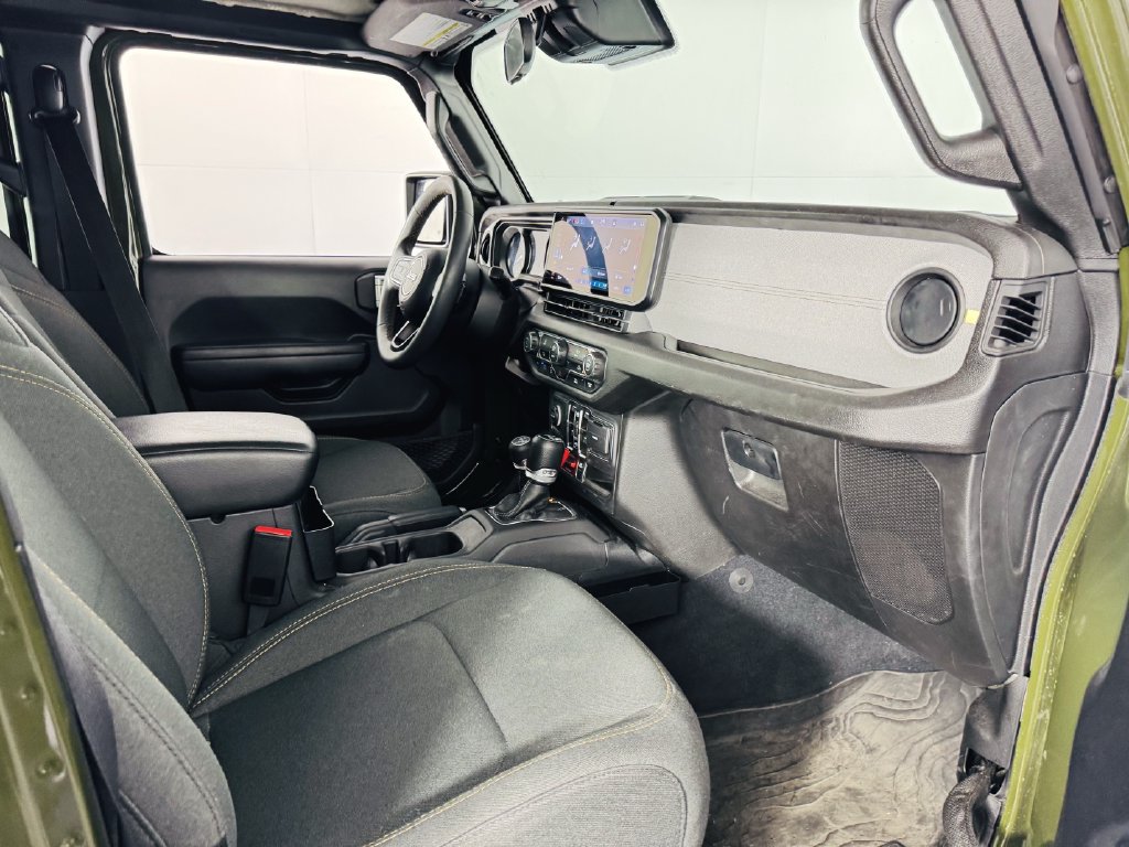 Used 2024 Jeep Wrangler Unlimited AWD/4WD image 26