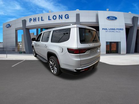Used 2022 Jeep Wagoneer Series II w/ Premium Group I AWD/4WD image 4