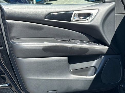 Used 2020 Nissan Pathfinder S image 15