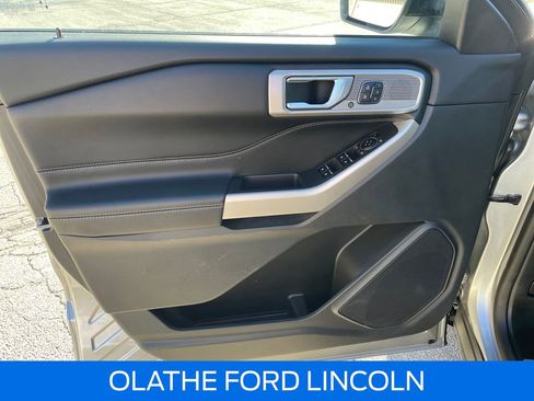 Used 2022 Ford Explorer Limited w/ Equipment Group 301A image 18