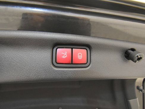 Used 2023 Mercedes-Benz C 300 4MATIC Sedan image 44