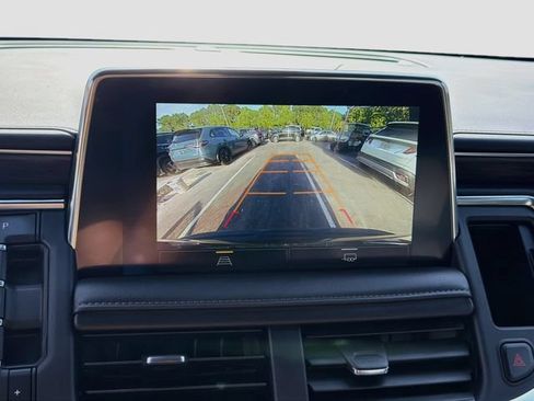 Used 2024 Chevrolet Suburban LT RWD image 14