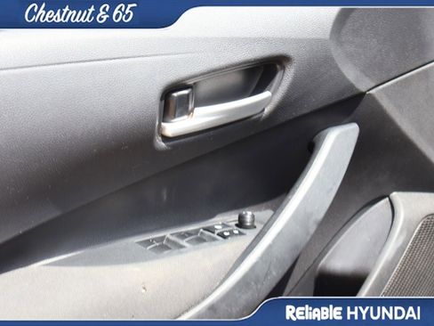 Used 2020 Toyota Corolla LE FWD image 22