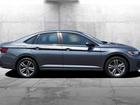 Certified 2023 Volkswagen Jetta SE w/ Panoramic Sunroof Package FWD image 5