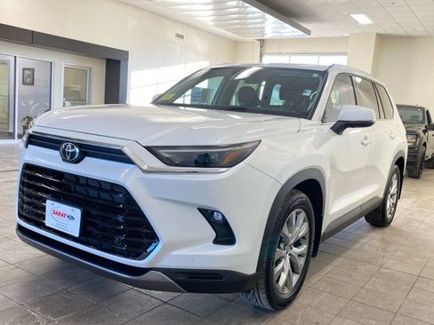 Used 2024 Toyota Grand Highlander Limited image 4