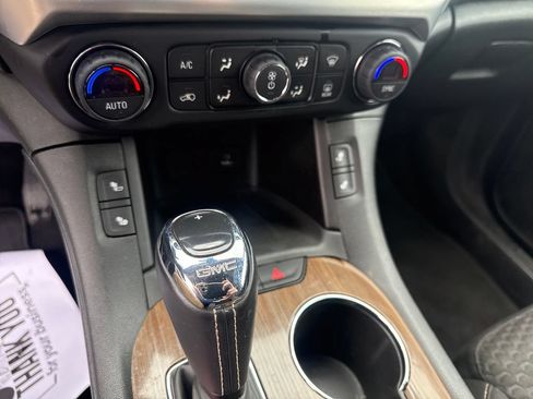 Used 2018 GMC Acadia SLE FWD image 22