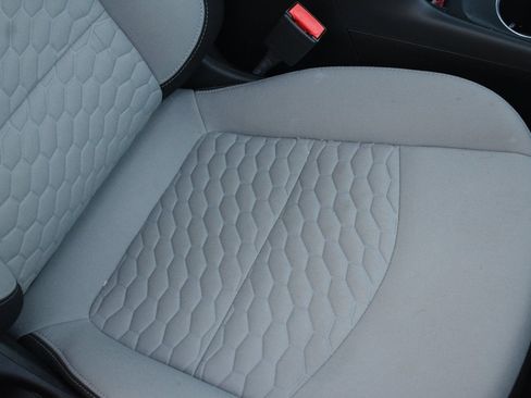 Used 2020 Chevrolet Equinox LS w/ LS Convenience Package image 24