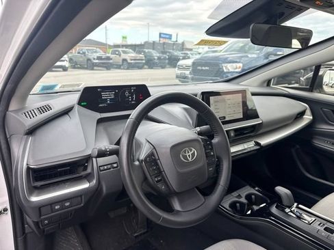 Used 2024 Toyota Prius LE FWD image 11