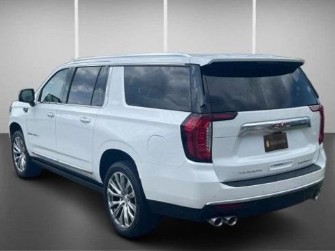 Used 2022 GMC Yukon XL Denali w/ Denali Premium Package AWD/4WD image 10