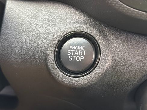 Used 2025 Hyundai Venue Limited image 6