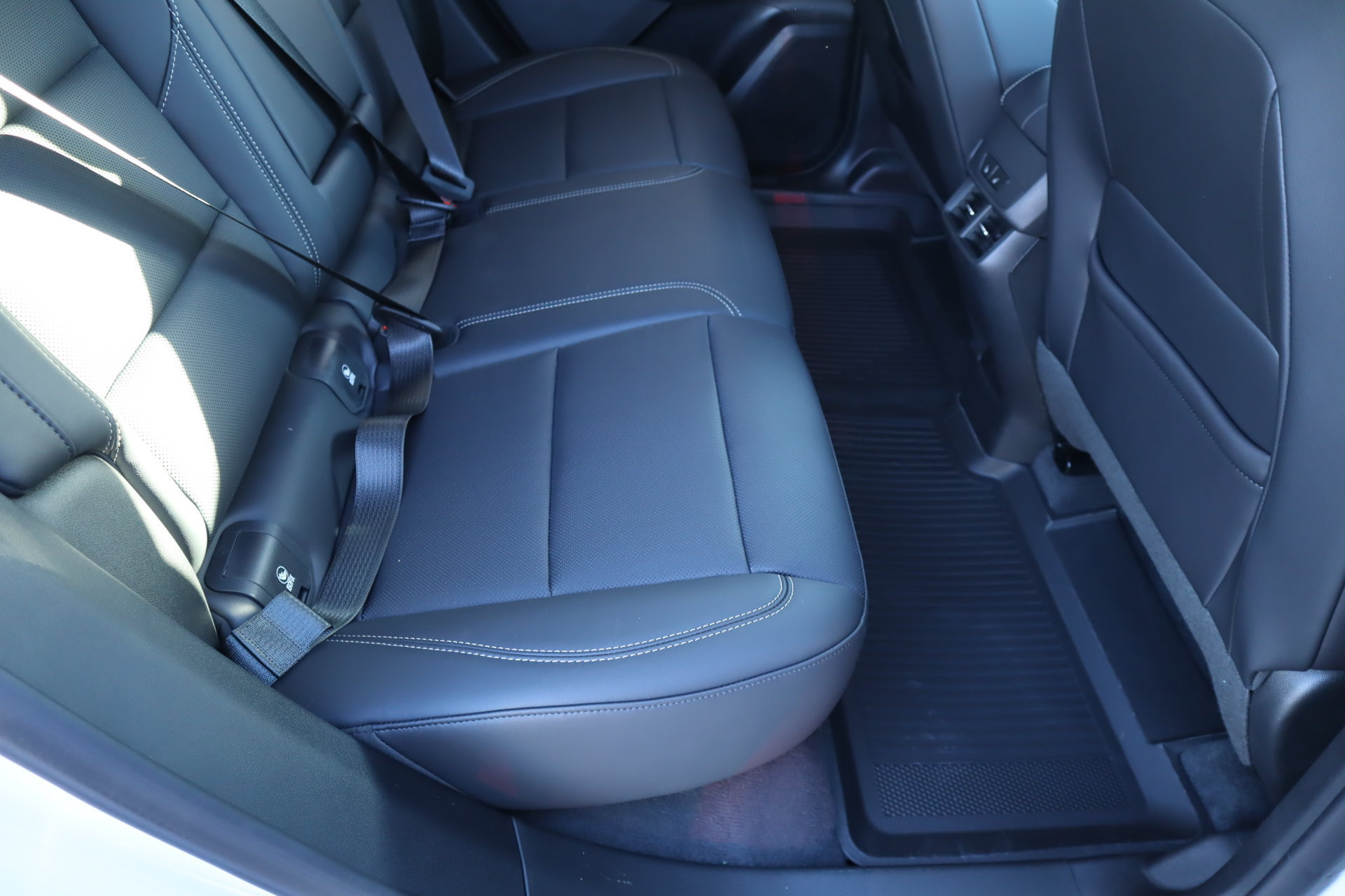 New 2027 GMC Terrain Elevation w/ Elevation Premium Package AWD/4WD image 17
