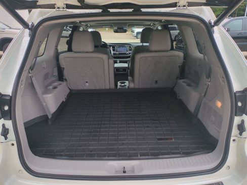 Used 2018 Toyota Highlander Limited FWD image 32