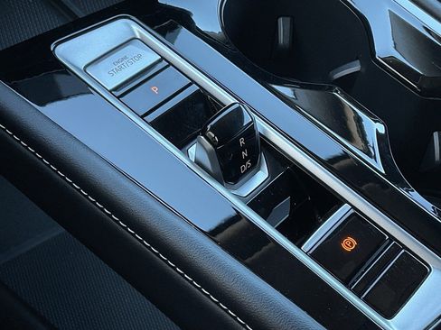 Used 2024 Volkswagen Atlas SE image 35